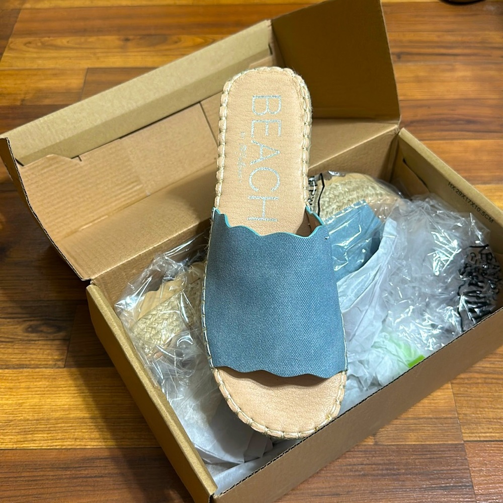 Women’s Shoes, size 8